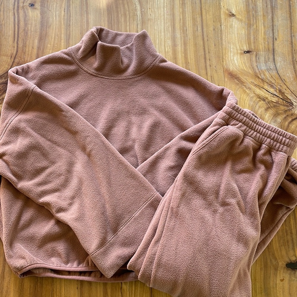 Beyond Yoga cozy WFH sweatsuit set
